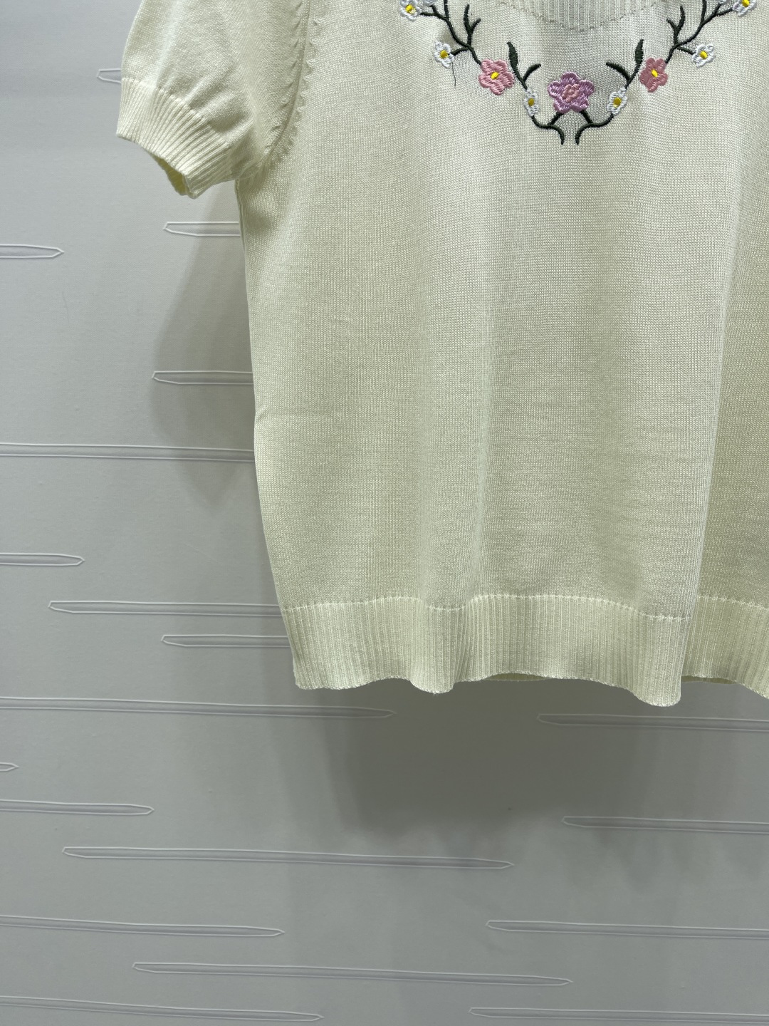 Women's short sleeves